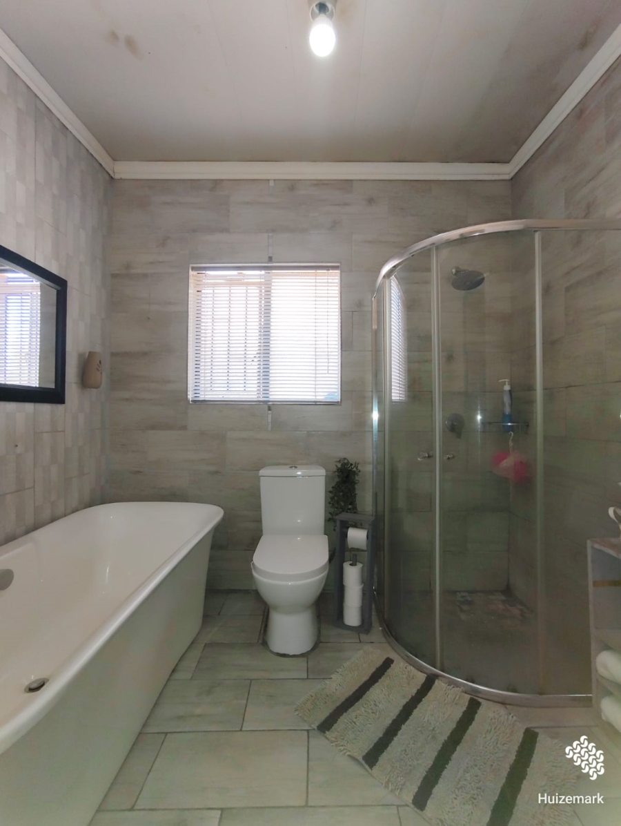 4 Bedroom Property for Sale in Roodia Free State
